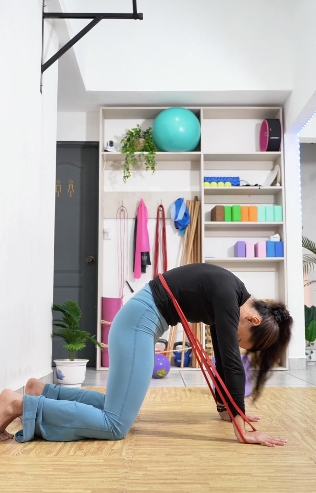 Ejercicio de movilidad de columna con banda en FlexMove